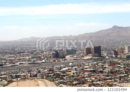 從埃爾帕索（風景大道）看墨西哥：華雷斯城的景色 121101494