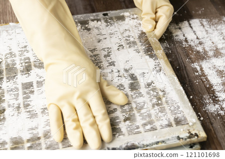 Use flour to remove grease from kitchen exhaust fan filters Use flour to remove grease from kitchen exhaust fan filters 121101698