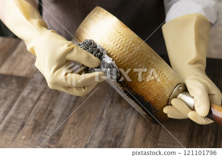 去除鍋中的頑固油漬 121101796