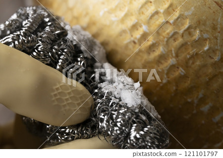 去除鍋中的頑固油漬 121101797