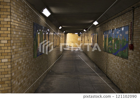 empty passageway empty passageway 121102090