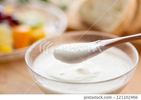 Plain yogurt and fruit Plain yogurt and fruit 121102466