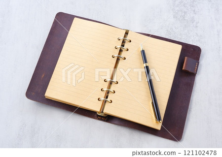 Image of a ring-type system organizer open while doing desk work 121102478