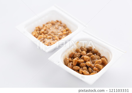 Packed crushed and large grain natto 121103331