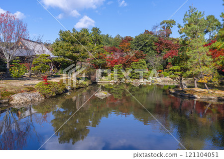 Autumn in Kyoto: Hokongoin Temple Garden - Fall foliage on the pond 121104051