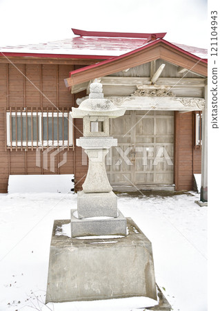 拍攝北海道江差町檜山神社境內的冬季風景 拍攝北海道江差町檜山神社境內的冬季風景 121104943