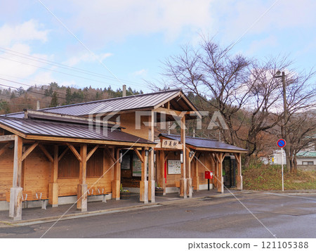 Sakunami Station on the Senzan Line in winter, Aoba Ward, Sendai City, Miyagi Prefecture 121105388