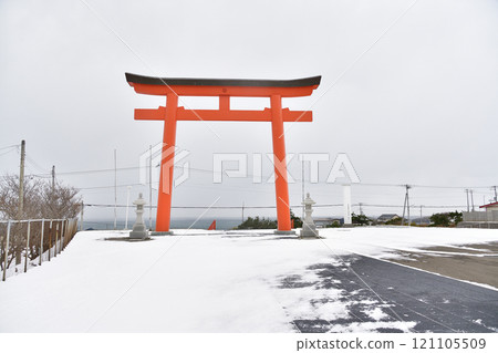 拍攝北海道江差町八大龍王神幸正團本社境內的冬季風景 拍攝北海道江差町八大龍王神幸正團本社境內的冬季風景 121105509