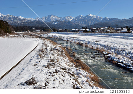上市河和立山山脈(富山縣上市町) 上市河和立山山脈(富山縣上市町) 121105513