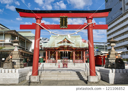 Torii and worship hall at Anamori Inari Shrine in Ota Ward, Tokyo Torii and worship hall at Anamori Inari Shrine in Ota Ward, Tokyo 121106852