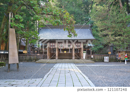 [Suwa Taisha Kamisha Honmiya] Miyayama, Nakasu, Suwa City, Nagano Prefecture 121107248
