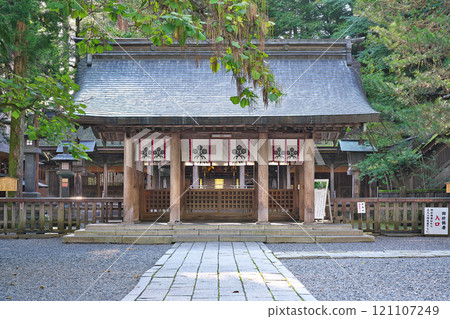 [Suwa Taisha Kamisha Honmiya] Miyayama, Nakasu, Suwa City, Nagano Prefecture 121107249