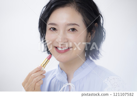 Beauty Women's portraits 121107582