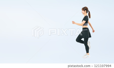 Full body photo of a woman walking in sportswear 121107994