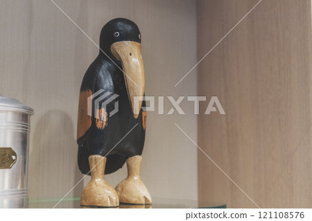 鯨頭鸛木製雕像 121108576