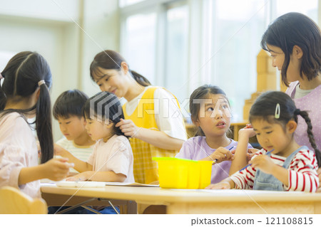 Art class after-school care image 121108815