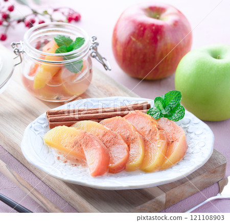 Apple compote (cinnamon apple) Apple compote (cinnamon apple) 121108903