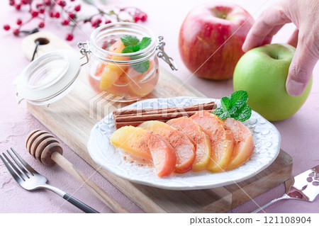 Apple compote (cinnamon apple) Apple compote (cinnamon apple) 121108904