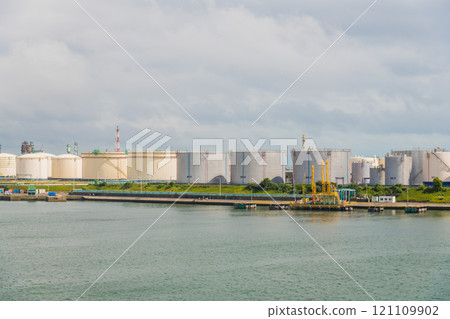 [Sunflower, Furano, Tomakomai Ferry Terminal Arrival and Petrochemical Complex] 121109902
