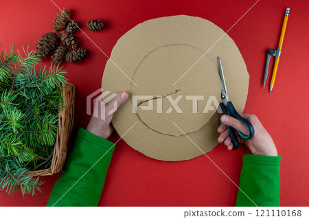 Step 2. Step by step instructions. How to make a Christmas wreath from coniferous fir branches, cardboard, and a glue gun. New Year's decor. Creative crafts. Do it yourself. DIY master class. Step 2. Step by step instructions. How to make a Christmas wreath from coniferous fir branches, cardboard, and a glue gun. New Year's decor. Creative crafts. Do it yourself. DIY master class. 121110168