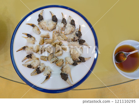 Chinese mitten crab is an important part of Shanghai cuisine. The crab claw are carefully prepared to bring out every bite of meat. 121110295