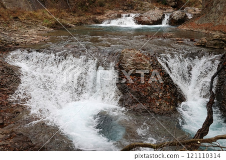A view taken downstream from Shima no Oketsu 121110314