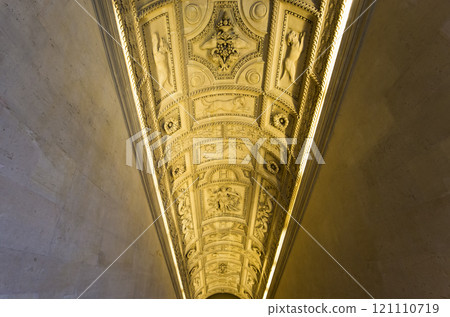 Sully wing, The Louvre, Paris, France 121110719