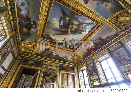 Sully wing, The Louvre, Paris, France 121110731