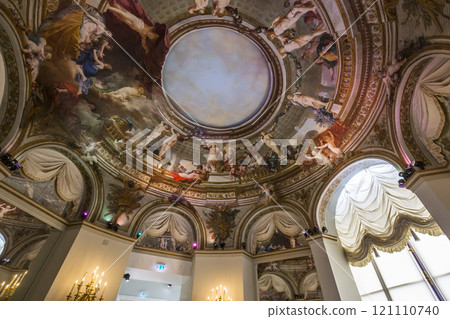 Sully wing, The Louvre, Paris, France 121110740