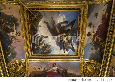 Sully wing, The Louvre, Paris, France 121110747