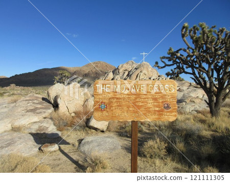 美國莫哈維沙漠的白十字第一次世界大戰紀念碑（日出岩） 121111305