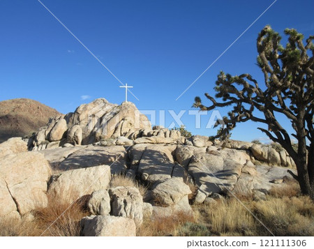 美國莫哈維沙漠的白十字第一次世界大戰紀念碑（日出岩） 121111306