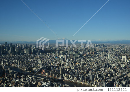 從東京晴空塔觀景台眺望富士山和隅田川 從東京晴空塔觀景台眺望富士山和隅田川 121112321