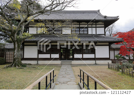 Ritsurin Garden's Commerce and Industry Promotion Hall, main building and courtyard with autumn leaves Ritsurin Garden's Commerce and Industry Promotion Hall, main building and courtyard with autumn leaves 121112427