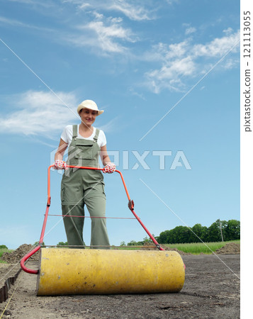 Gardener and roller 121113055