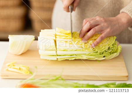 Woman's hands cutting Chinese cabbage Woman's hands cutting Chinese cabbage 121113713