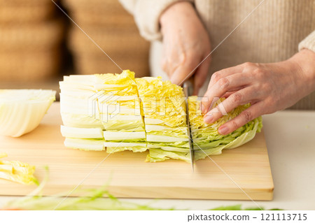 切大白菜的女人的手 切大白菜的女人的手 121113715