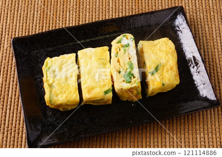 Egg roll with green onion 121114886