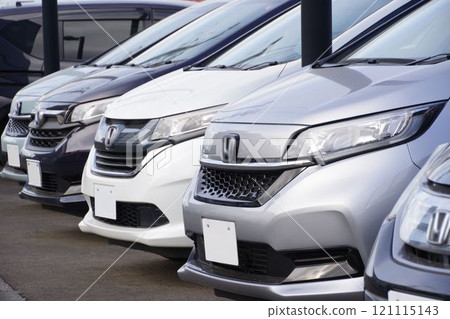 二手車圖片 本田 Freed 經銷商處排隊的汽車 121115143