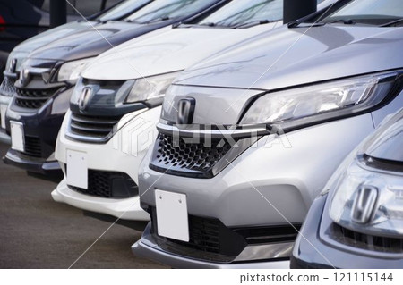 二手車圖片 Honda Freed 經銷商排隊的汽車 121115144