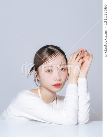 Female beauty portraits, skin care, cosmetics 121115560