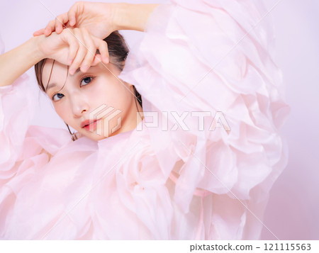 Female beauty portraits, skin care, cosmetics Female beauty portraits, skin care, cosmetics 121115563
