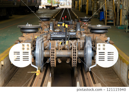 The bogie of an 885 series train separated from the body (JR Kyushu) The bogie of an 885 series train separated from the body (JR Kyushu) 121115940