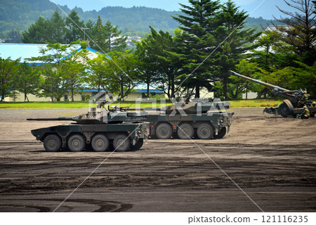 日本中部陸上自衛隊富士學校紀念活動，16式機動戰車持續支援掃雷，靜岡縣小山町 121116235