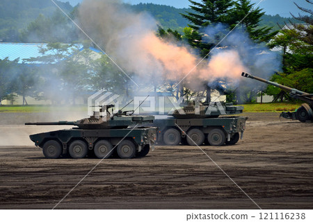 中部/日本陸上自衛隊/富士學校紀念活動/155公厘榴彈砲和16式機動戰車發射火砲/靜岡縣小山町 121116238