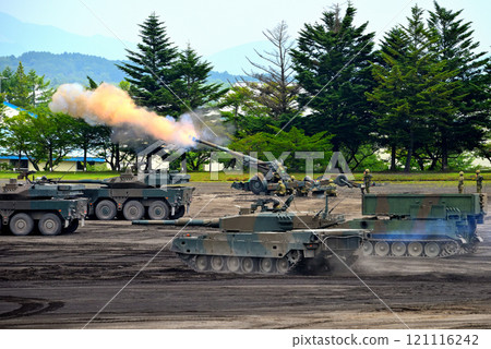 中部/陸上自衛隊/富士學校紀念活動/砲擊和後勤支援中的155公厘榴彈砲/靜岡縣小山町(3) 中部/陸上自衛隊/富士學校紀念活動/砲擊和後勤支援中的155公厘榴彈砲/靜岡縣小山町(3) 121116242