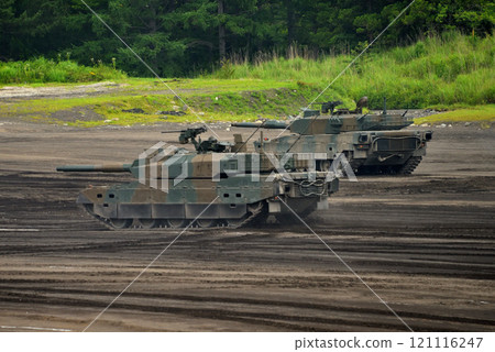 中部日本陸上自衛隊富士學校紀念活動 10式和90式坦克保衛被征服的前線靜岡縣小山町（1） 121116247