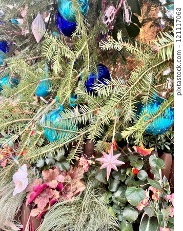 Decorated Christmas tree wreath 121117068