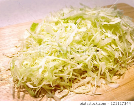 案板上切碎的捲心菜 8 案板上切碎的捲心菜 8 121117344