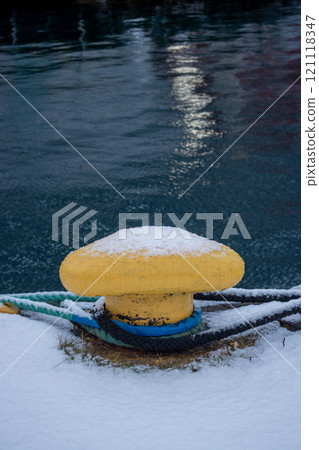 Mooring bollard and a snow in the port, Norway Mooring bollard and a snow in the port, Norway 121118347